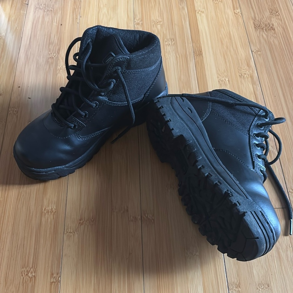 Magnum leather boots